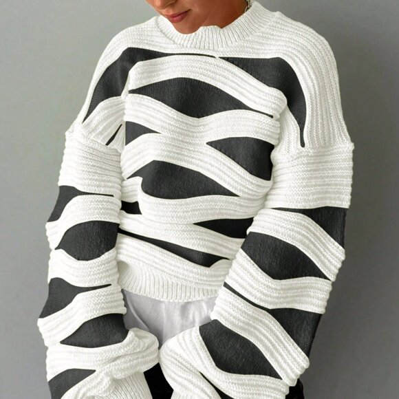 Black & White Casual Women's Round Neck Wave Stripe Long-Sleeved Knit Sweater - Picture 3 of 4